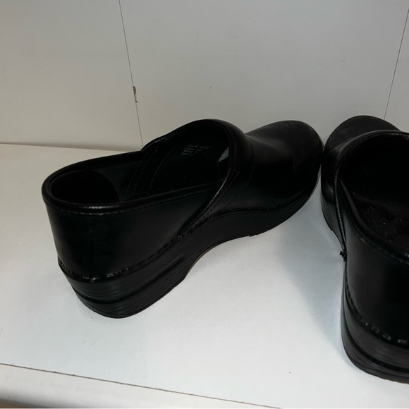 Black Dansko Clogs 38 - Picture 6 of 7